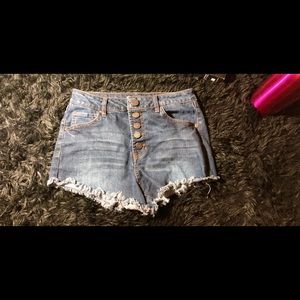 Jean shorts with ribbed bottoms